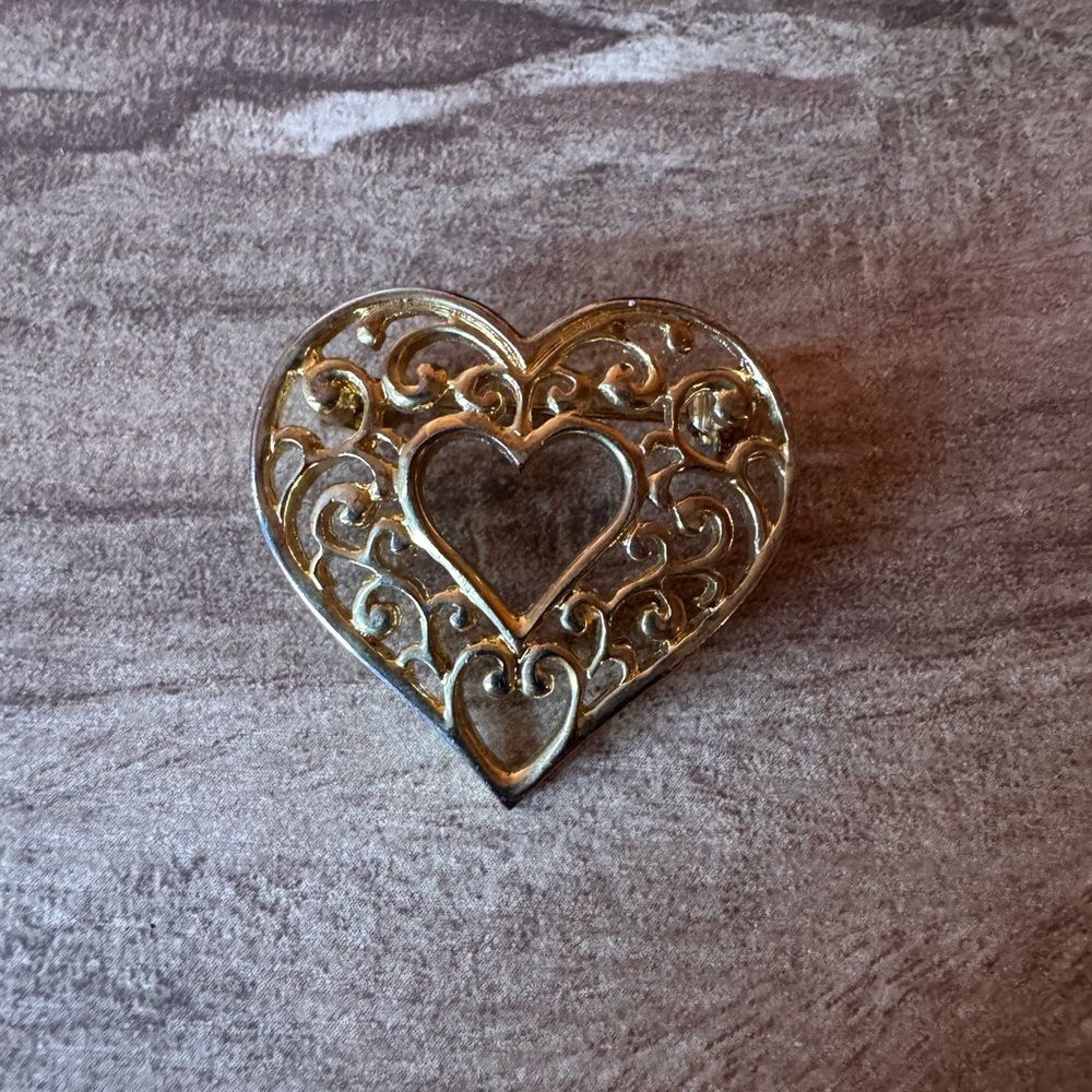 Vintage Pin Brooch Gold Toned Filigree Heart Design Romantic Swiftie Coquette